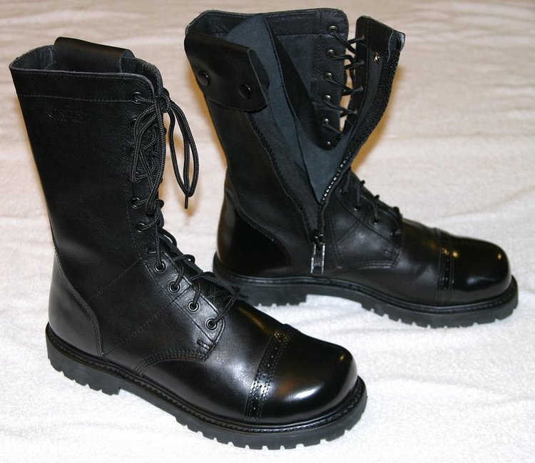 1024px-Bates_enforcer_paratrooper_boots.jpg