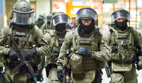 german-swat.jpg.afa5cc42c12afd72ac742adcce29be34.jpg