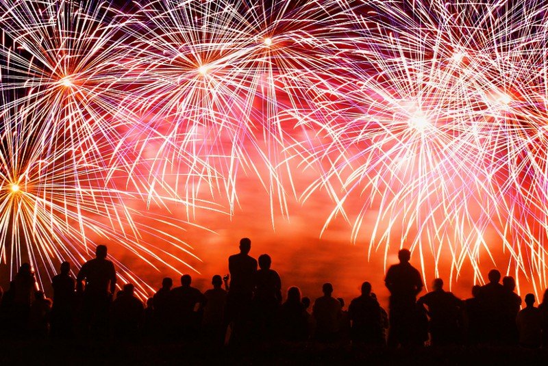 fireworks-wallpaper-.jpg.cc195cacb2ab566d16afb312d73f307b.jpg