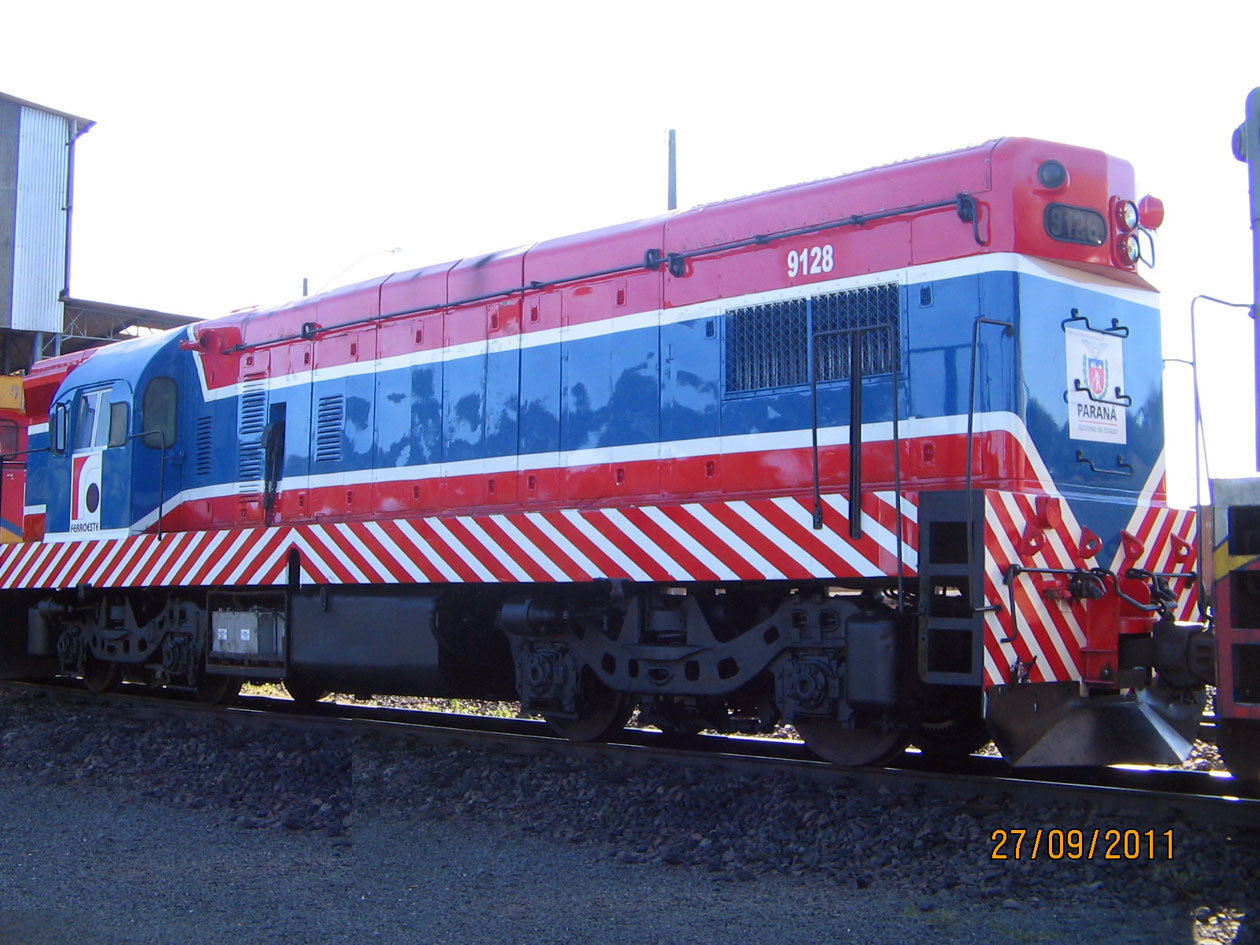 locomotiva-G12-Ferroeste-9128-novo-padrao-pintura-2011-09-27-b.jpg.f2d41c1c68da56fd11513b90fc7fd184.jpg