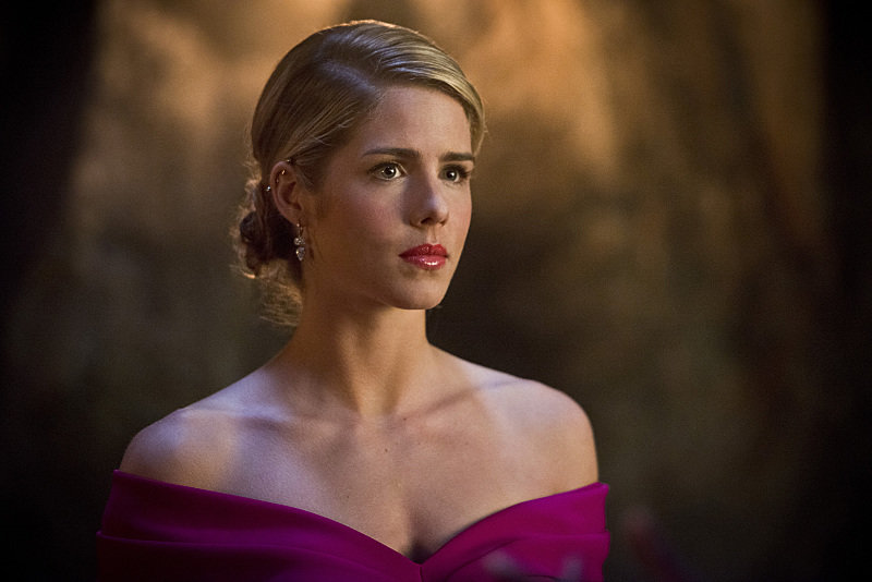arrow-genesis-emily-bett-rickards.jpg.632825b74904a9db38774322a3abda3f.jpg