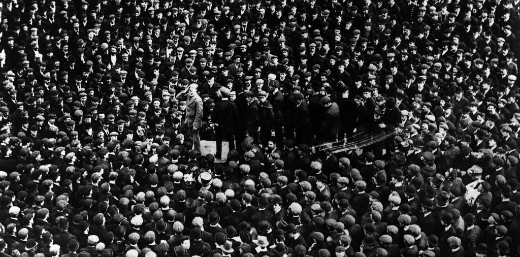 01-crowds.jpg.13ab20a0894cf79644385e83e9bec16e.jpg