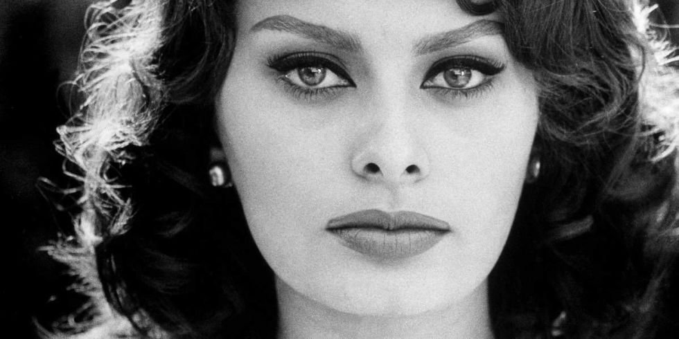 landscape-54bc1ecec0311-hbz-sophia-loren-20-1964-rexusa-210677bq-xl.jpg.471ce684bd0e5f504d7538a06e25a3b9.jpg