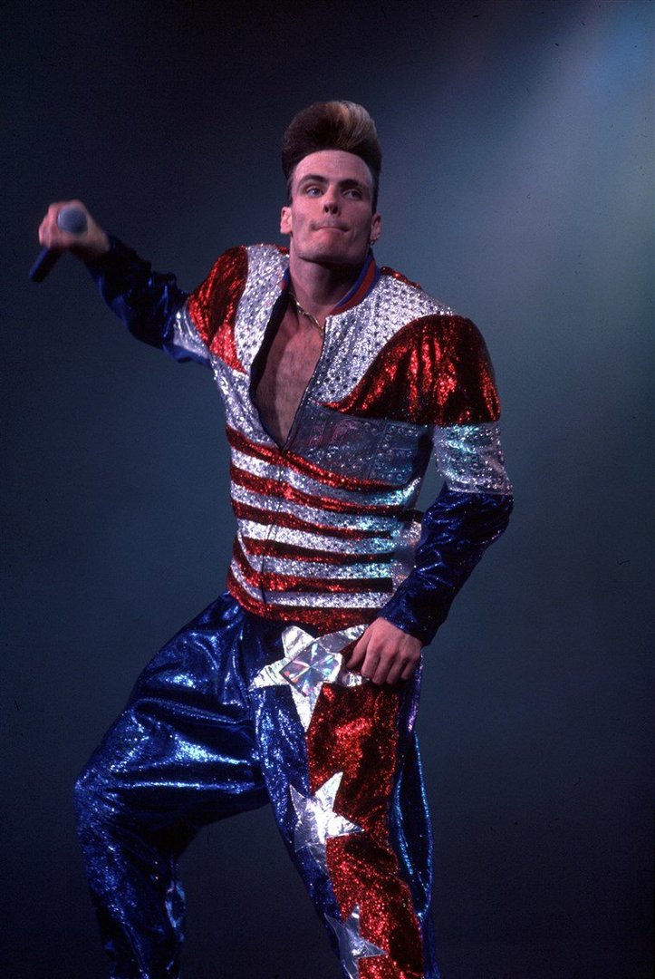 vanilla-ice-ridiculous-funny-outfits-today-150827-4_f46e99dfe47bd1015456df8abf880bf1.fit-760w.thumb.jpg.557d6efbc3b067f9a33f1b7c7e8f77ab.jpg