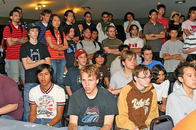 Oc2_crowd.jpg.9066895a35bdf0a1b38633ee5ee0e31c.jpg