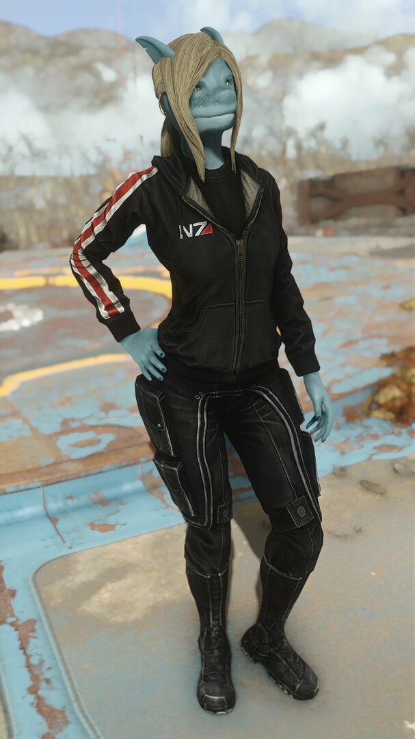 N7_Hoodie_1.jpg