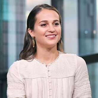 alicia-vikander.jpg.4e5a21bc132b5be828c1e5861019541f.jpg