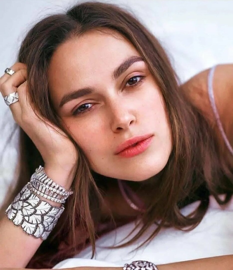 512631603_KeiraKnightleyR1.thumb.jpg.741b4bfc7e853a02289b36402c8dc84d.jpg