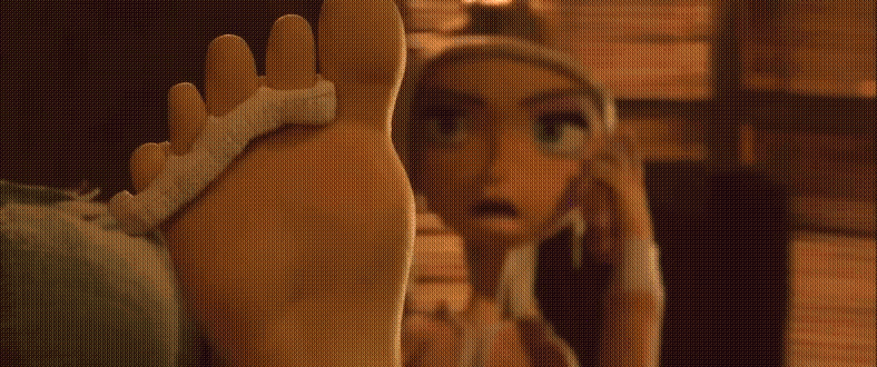 1083761883_paranormancourtneyfeetdarker_03.gif.50263aeabadc2757348fcfa600147ada.gif