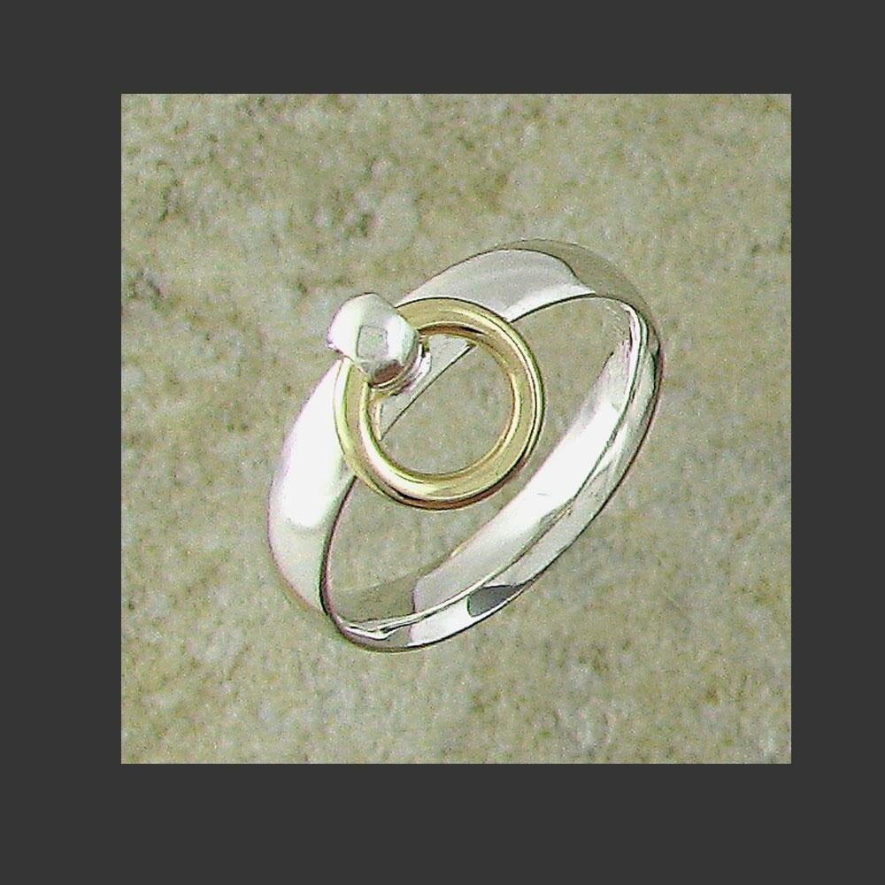 narrow-rnd-with-gold-shackle-ster_1024x.jpg.69f5a0a9dd67b7a8c37b181967937ced.jpg