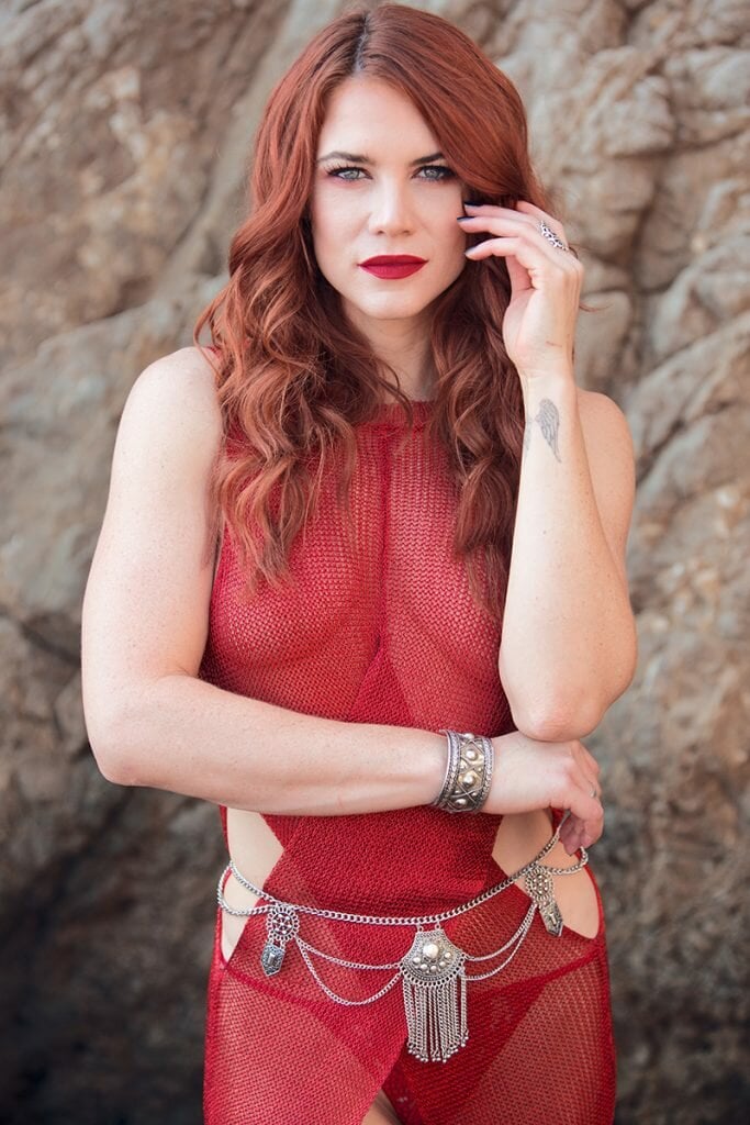 courtney-hope-full-683x1024.jpg.e9610c8ca128377a3f2f18a3aa826d19.jpg