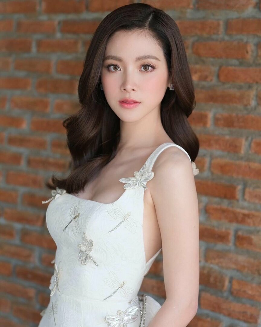 1678995859_602648e079eb2c44998cbf09_BaifernPimchanokLuevisadpaibul-1.thumb.jpg.b1cdc4fdf2d6dfd8a5b689a4403a2c79.jpg