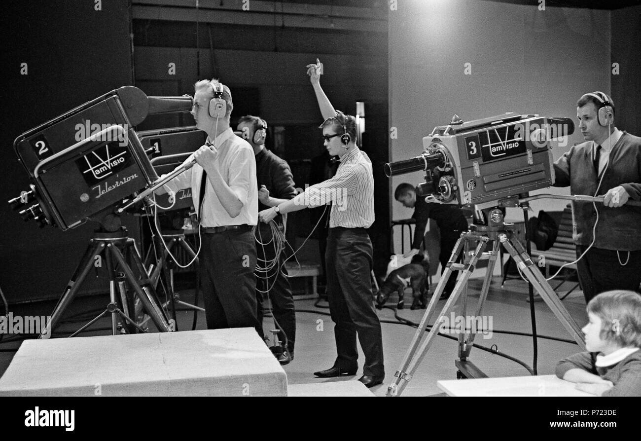 tamvisions-camera-operators-tuomo-kurikka-and-kauno-peltola-studio-director-raimo-mikkola-and-camera-levision-program-at-frenckells-studio-in-tampere-yle-P723DE.jpg.a7d6743545fee9d817ee542529cb9f7b.jpg