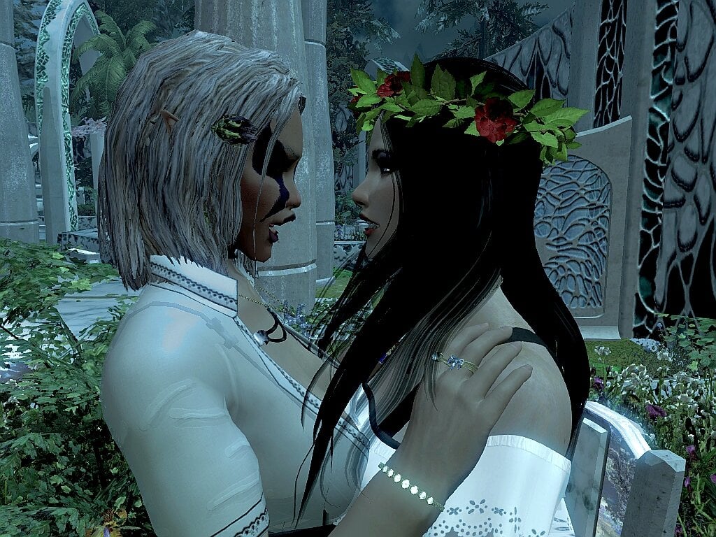 Serana_and_Cataleya_steamy_dance_at_night.jpg.31310bee4a98fc68ada144592118350a.jpg