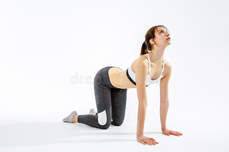 647784513_sports-woman-all-fours-standing-empty-gray-background-93726700(1).jpg.d948604adf0afa392a3893b2fcf0d0d6.jpg
