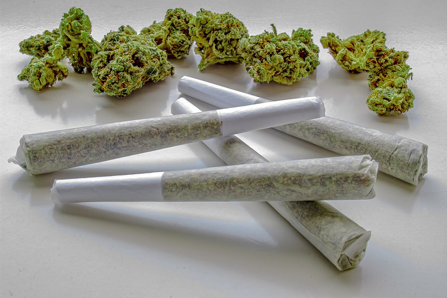 Roll-a-Joint-Like-the-Experts.jpg.d9739d8ac79d16e5b85d04ee00176b6c.jpg