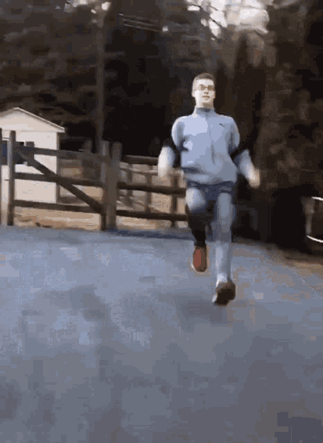on-my-way-run.gif.4fe61b5c932e2df78d0b0168e75da33c.gif