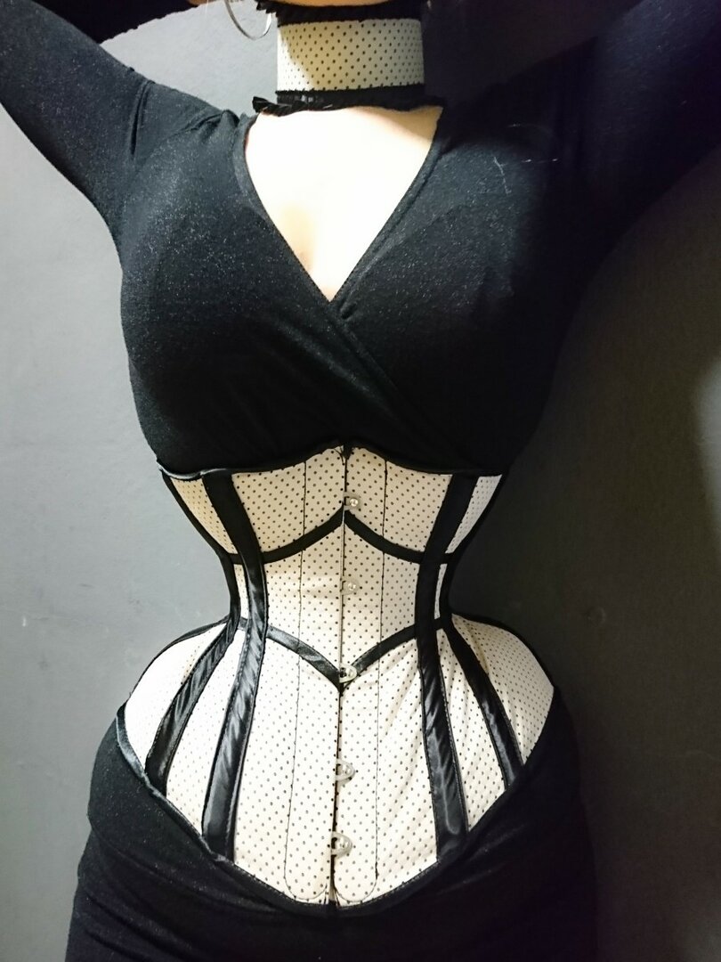 TO.mTOBerlin_Korsettmanufaktur_tighlace_berlin_korsett-2-von-4.thumb.jpg.fa812f476d72fe4f536f09c1ca26d599.jpg