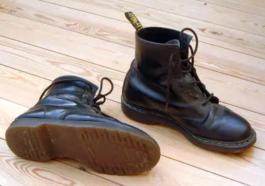 fk338119_Dr_Martens-_black-_old.jpg_cvrt.jpg_cvrt.webp.9aa3d58fe67f9d59f1ef5e8594519542.webp