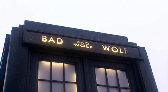 bad-wolf-tardis-turn-left.jpg.803dcbf1a796d71105fc11622676298a.jpg