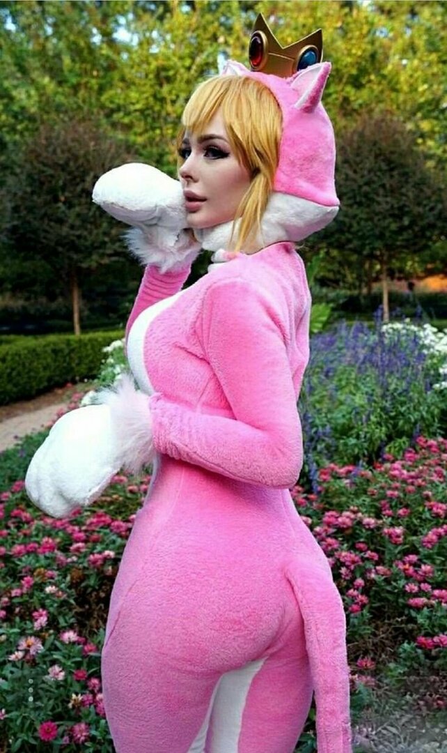 Cosplay.thumb.jpg.6af1cb69028c81c31757435b4ae1366e.jpg