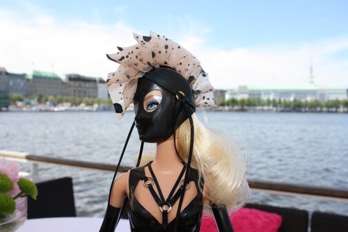 TUSH-BARBIE1.jpg.bb7b1520990c3ea699580cb8f4d7f5d3.jpg
